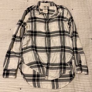 🌼 Black and White AEO Boyfriend Plaid Flannel